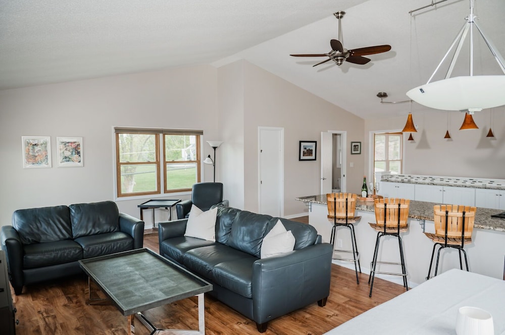 Luxury Condo photo 1