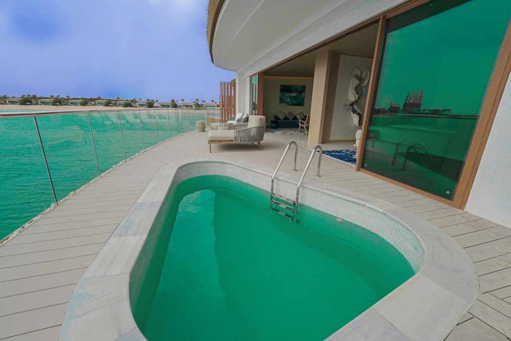 Water Bungalow Suite - Photo 9