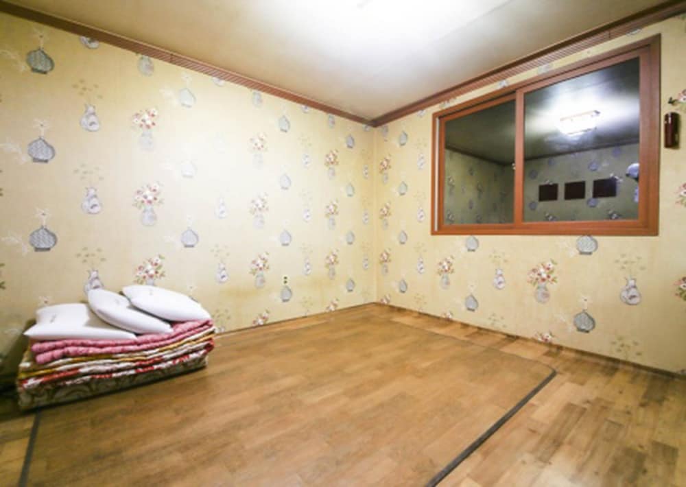 Room (Ondol)