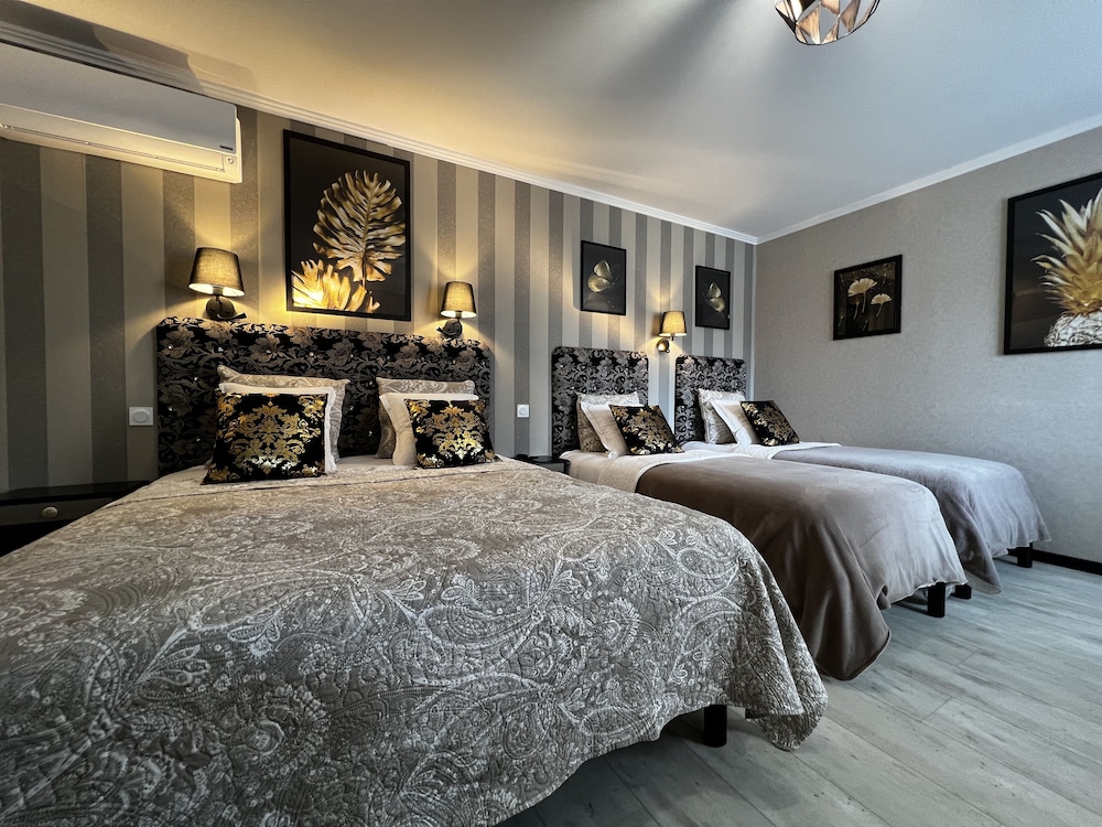 Superior Quadruple Room photo 3