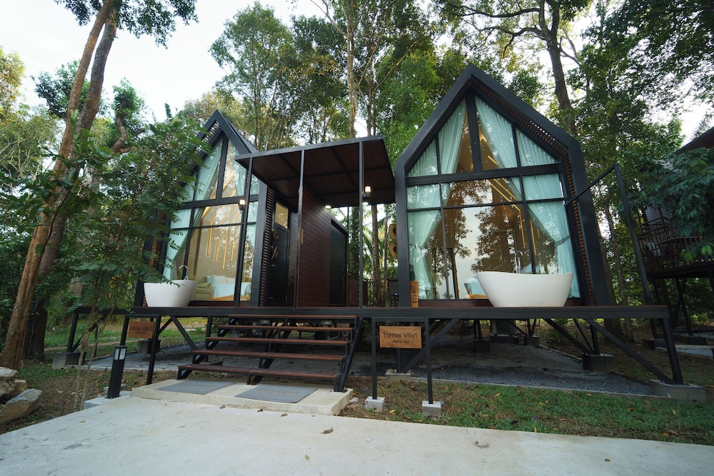 Deluxe Room, Balcony, Garden View