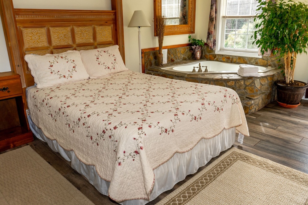 Mimosa Honeymoon Studio Suite, 1 Bedroom, Mountain View photo 1