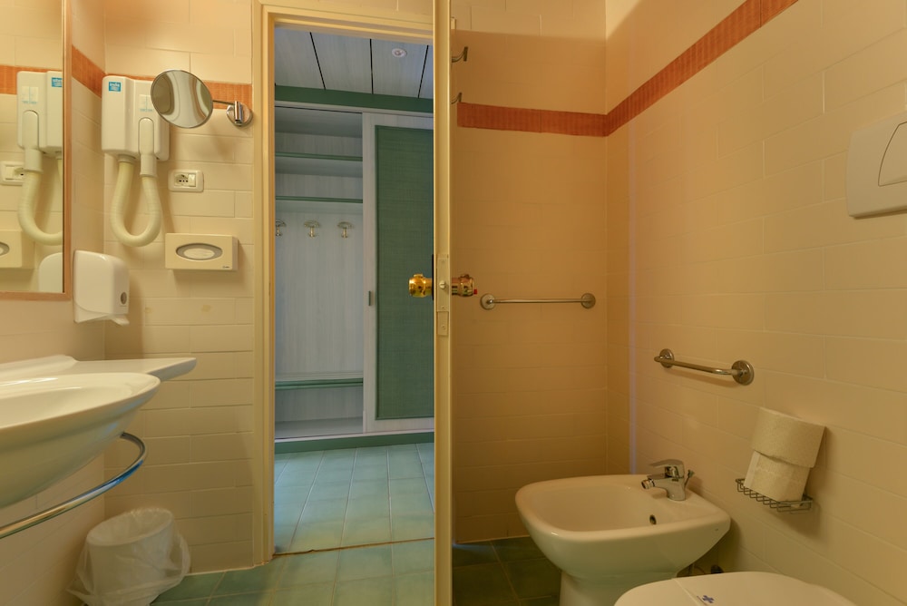 Classic Double Room - Photo 27