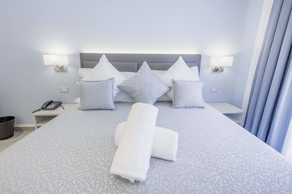 Basic Double Room, 1 Queen Bed photo 2