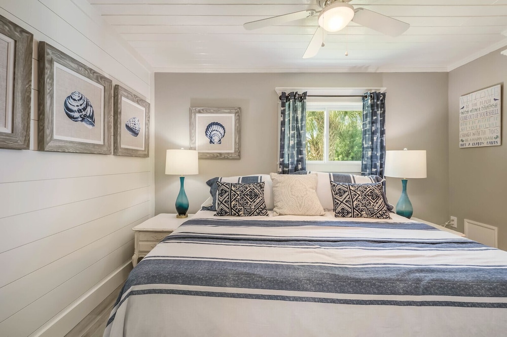 Deluxe Two-King One-Bedroom Suite photo 3