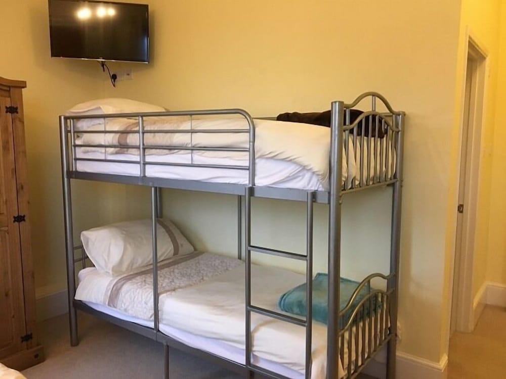 Suite, Ensuite (Bath and Shower) photo 3