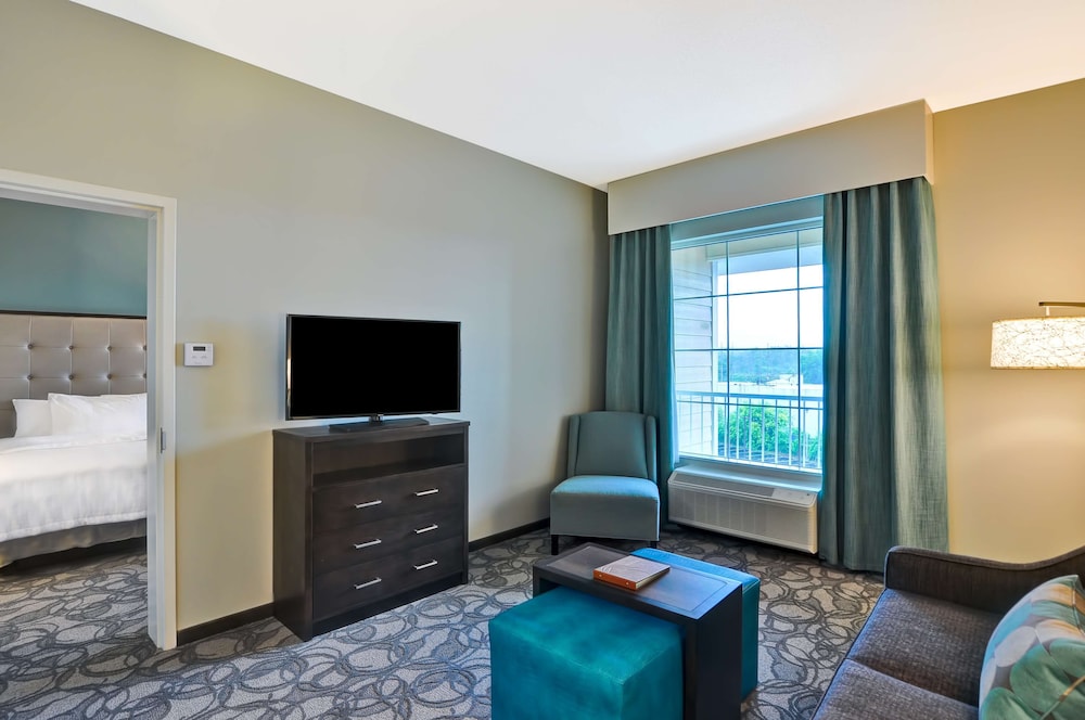 1 King 1 Bedroom Suite Mobility Accessible Tub Non-Smoking