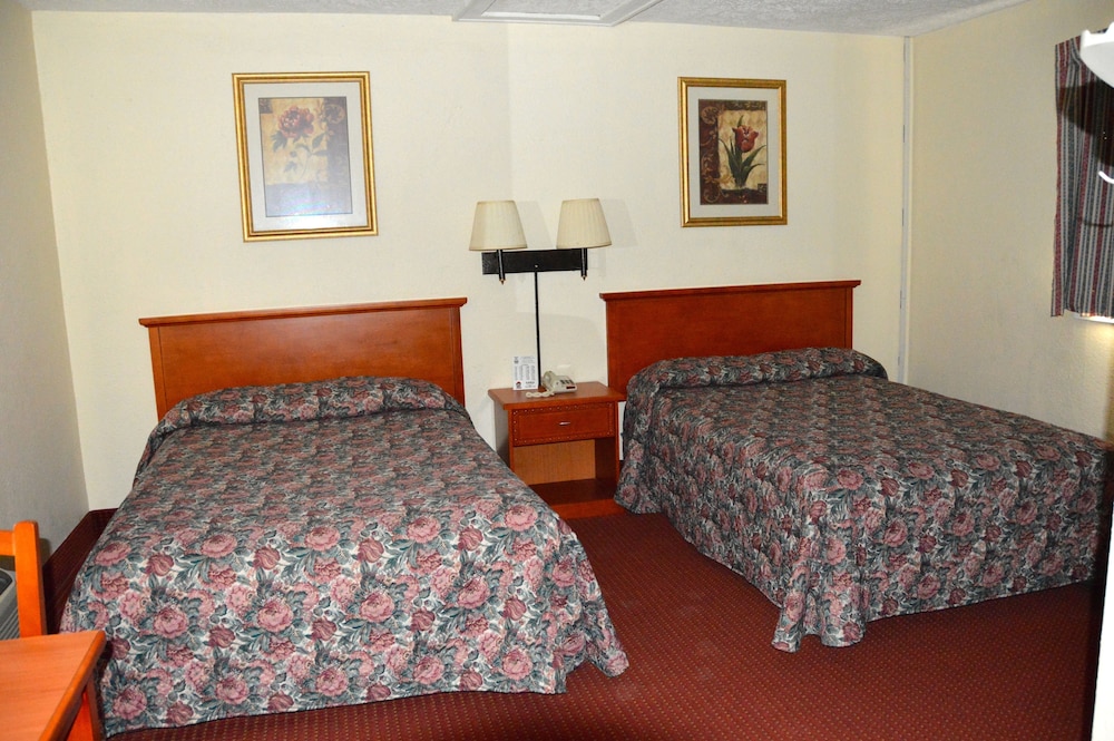 Double Non-Smoking - 2 Full Size Beds photo 1