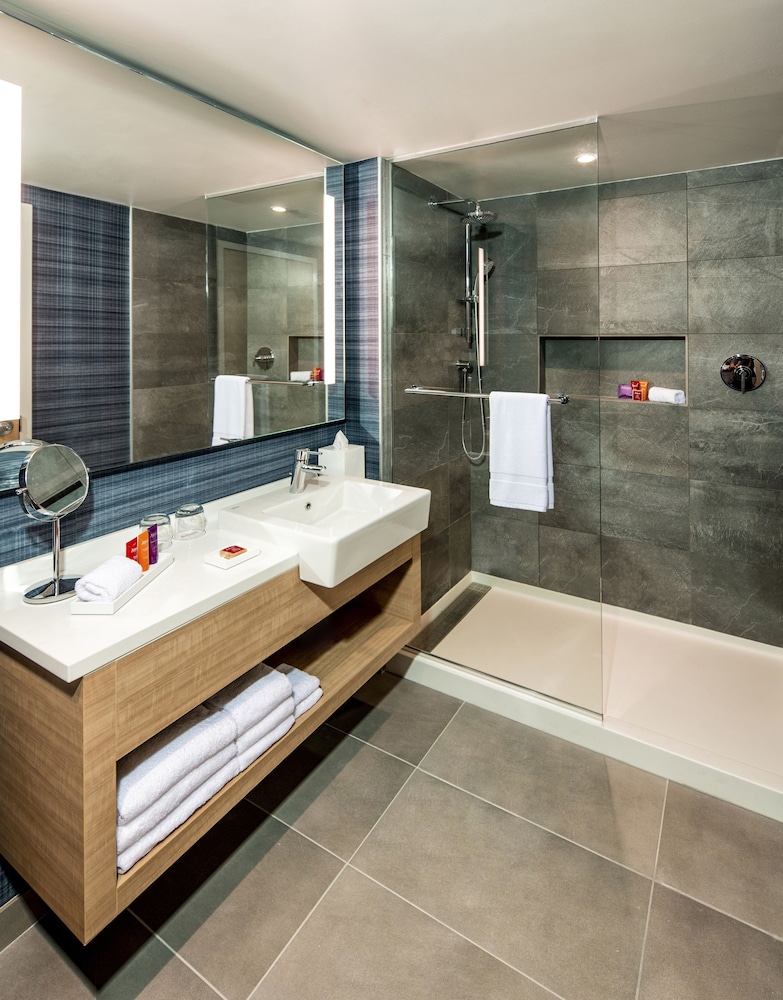 Superior Room, 2 Queen Beds (City and Park view) thumbnail 5