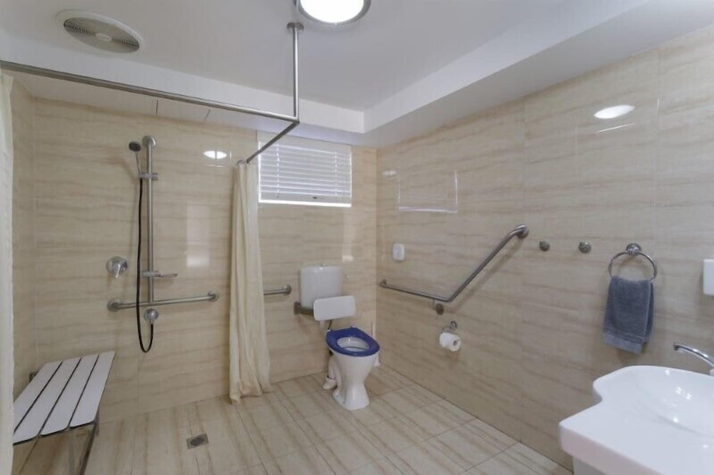 Standard Room, Non Smoking (Disable Twin) photo 2