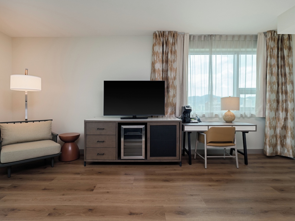 Premium Room, 2 Queen Beds - Photo 2