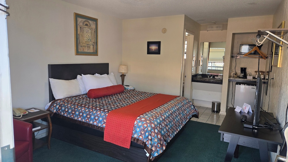 Standard Room, 1 King Bed, Non Smoking