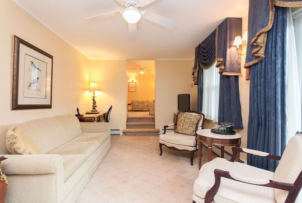 2 Bedroom Mountain View Suite