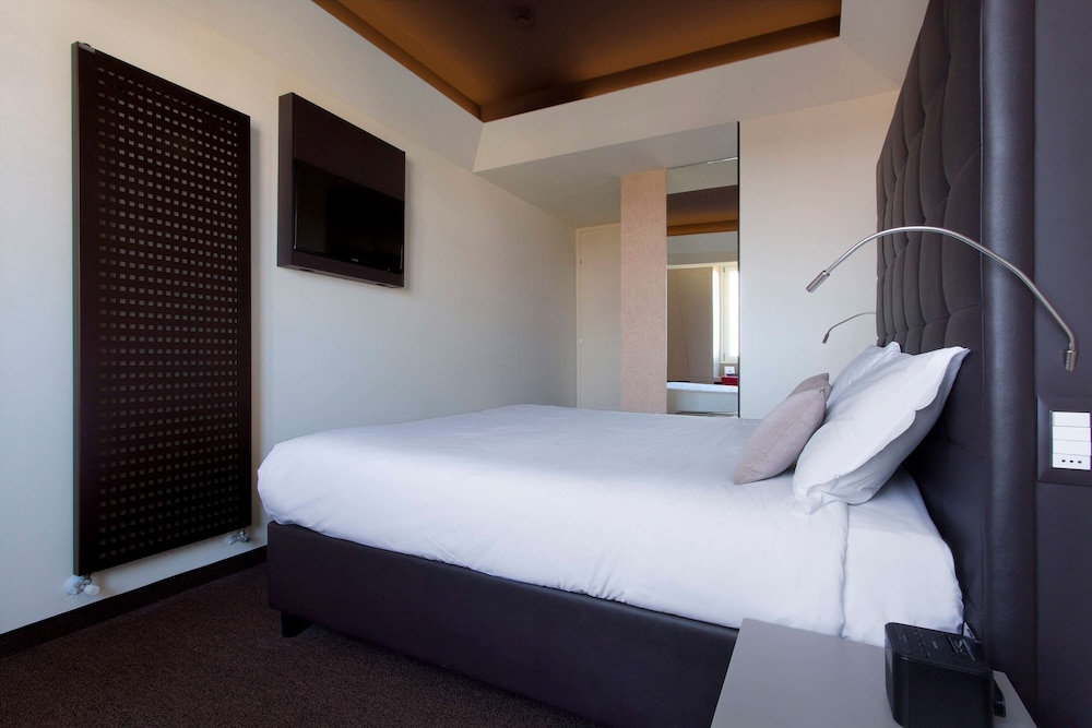 Standard Room, 1 Queen Bed - Photo 2
