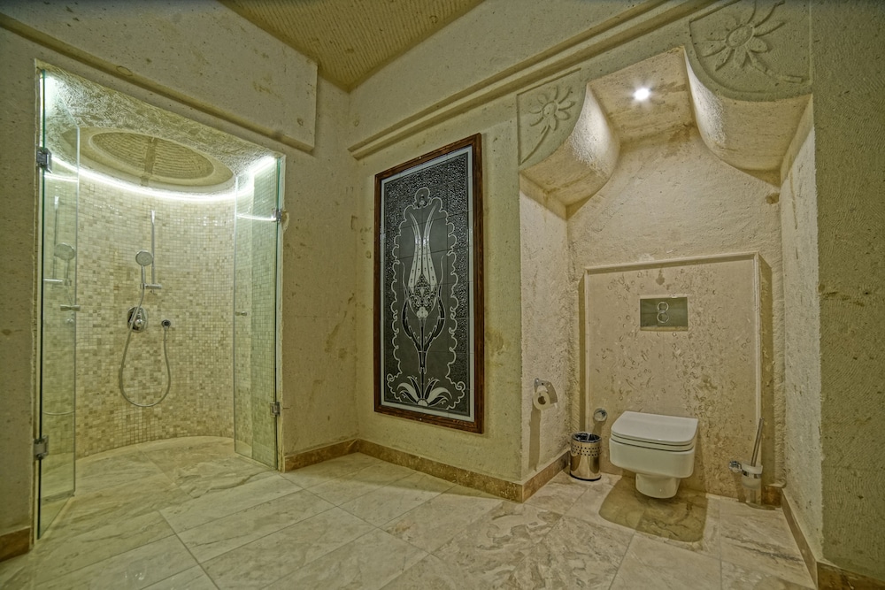 Executive Suite - Photo 10