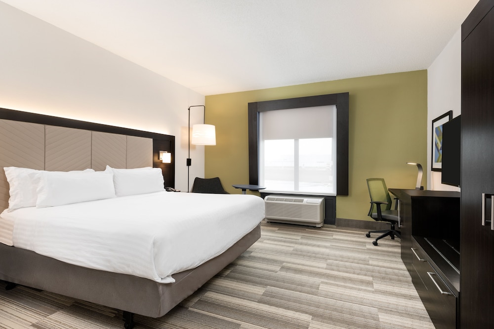 Standard Room, 1 King Bed, Accessible (Communications, Mobil, Roll-In Shower) - Photo 1