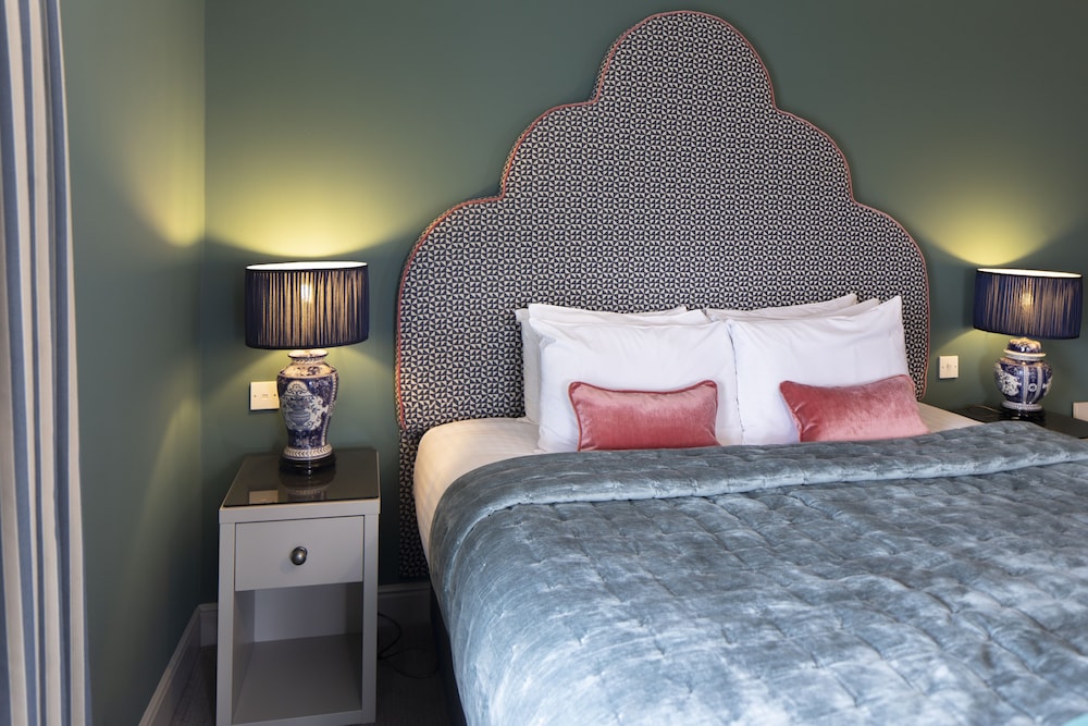 Deluxe Room, 1 King Bed photo 2