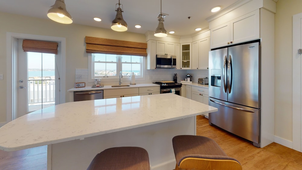 State Beach Pavilion Suite photo 3