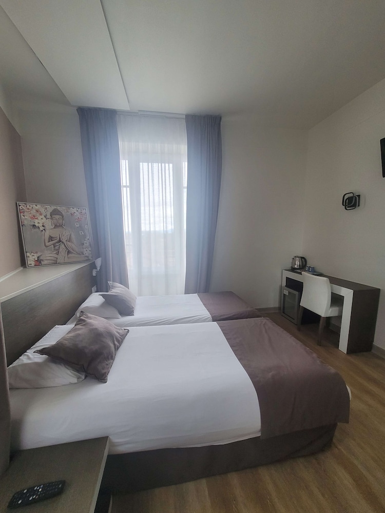 Standard Room, 2 Twin Beds - Photo 55