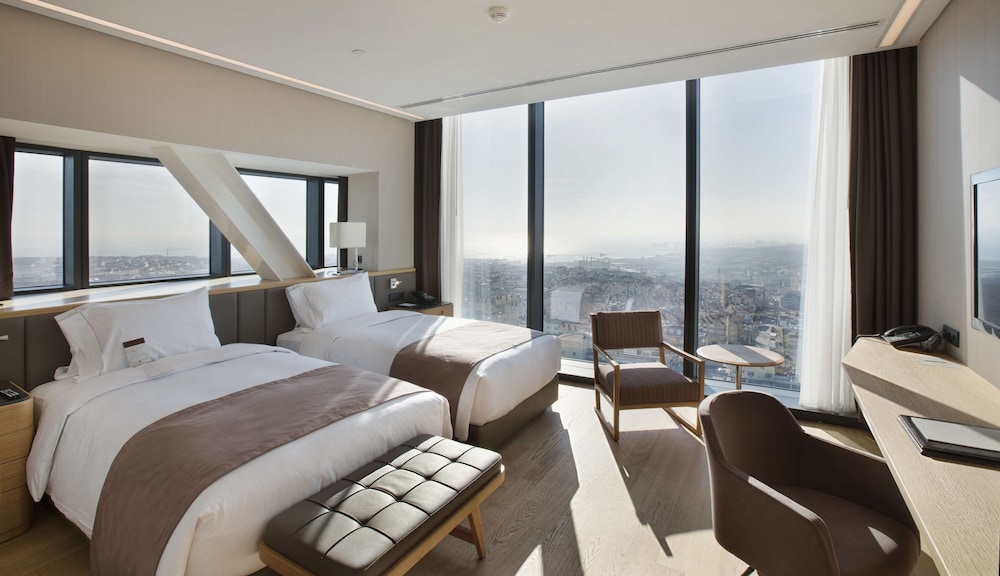Twin deluxe room w view photo 1