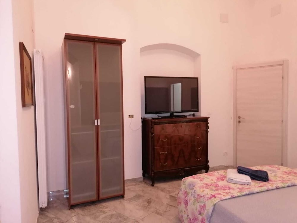 Double Room, Shared Bathroom (Azia) photo 1