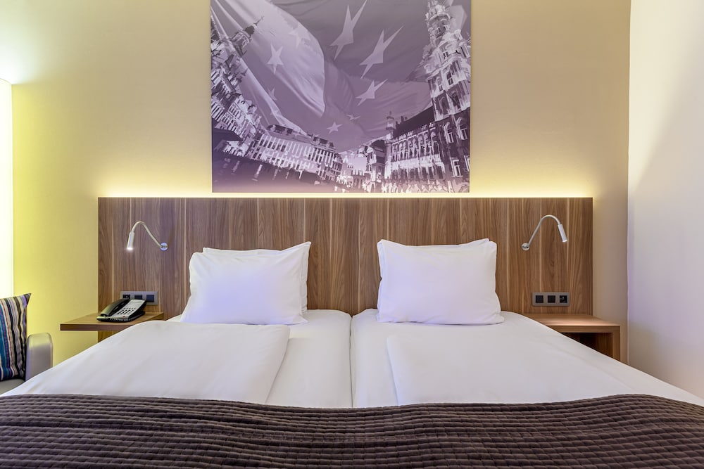 Standard Room, 2 Twin Beds - Photo 4