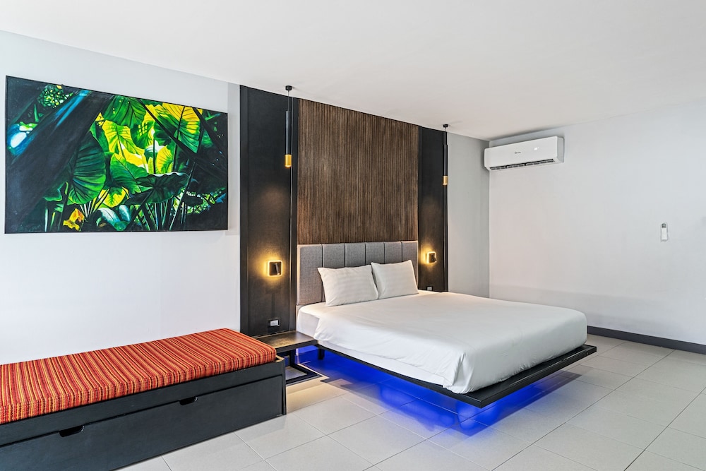 Deluxe Room, Pool Access - Photo 5