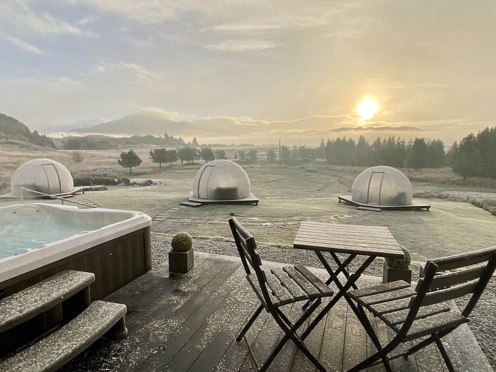 Luxury Suite, Balcony with Hot Tub, Ground Floor, Mountain View, Freestanding Bath photo 3