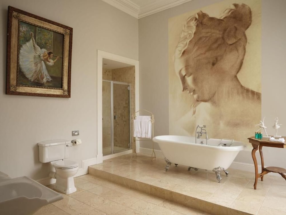 Manor House Suite photo 2