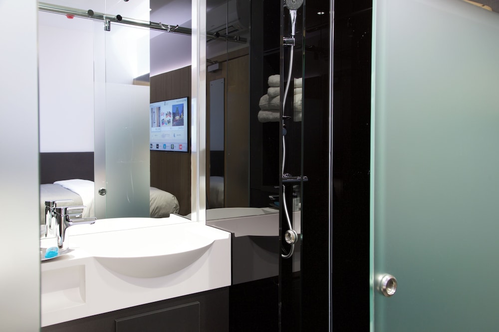The Z Hotel City - Photo 36