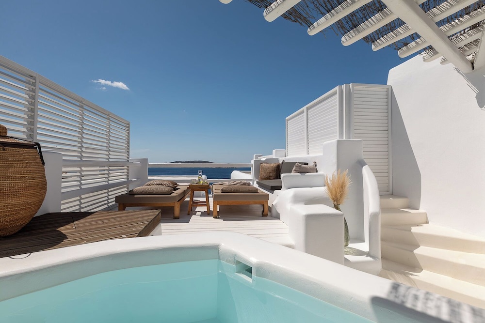 Deluxe Sea View Suite (Outdoor Mini Plunge Pool) - Photo 11