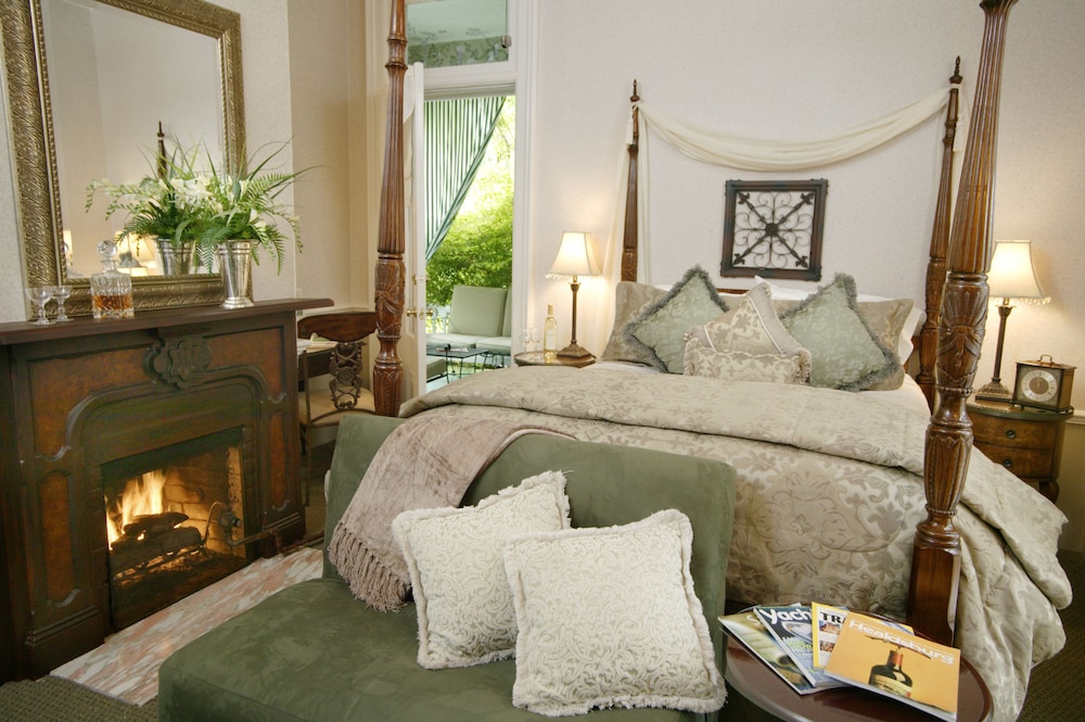 Deluxe Room, 1 Queen Bed, Garden View