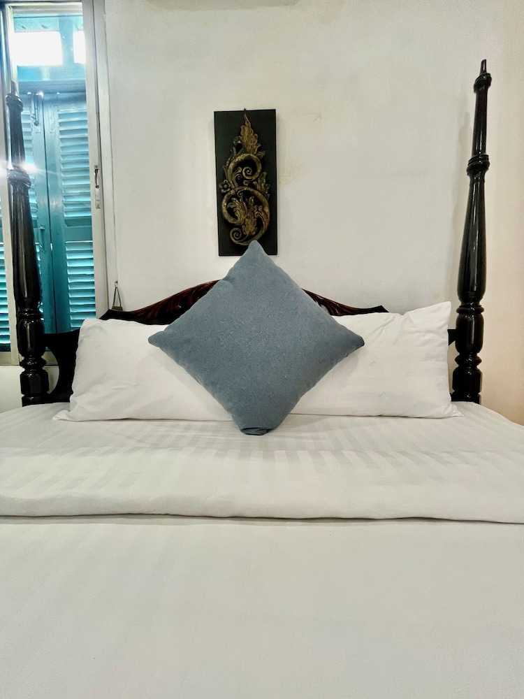 Room with two single beds, City view - Photo 6