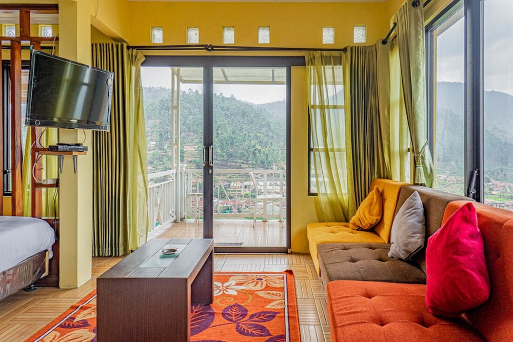 Executive Double Room (RedDoorz) - Photo 8