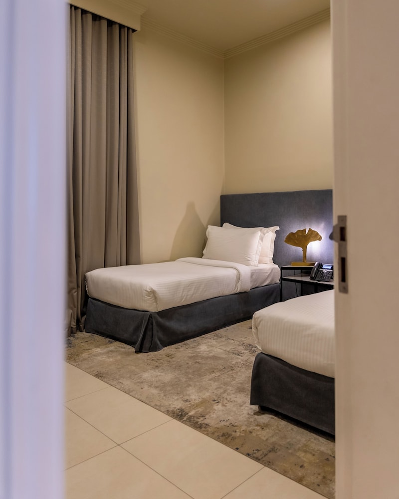 Two Bedroom Suite with Kitchen - Photo 4