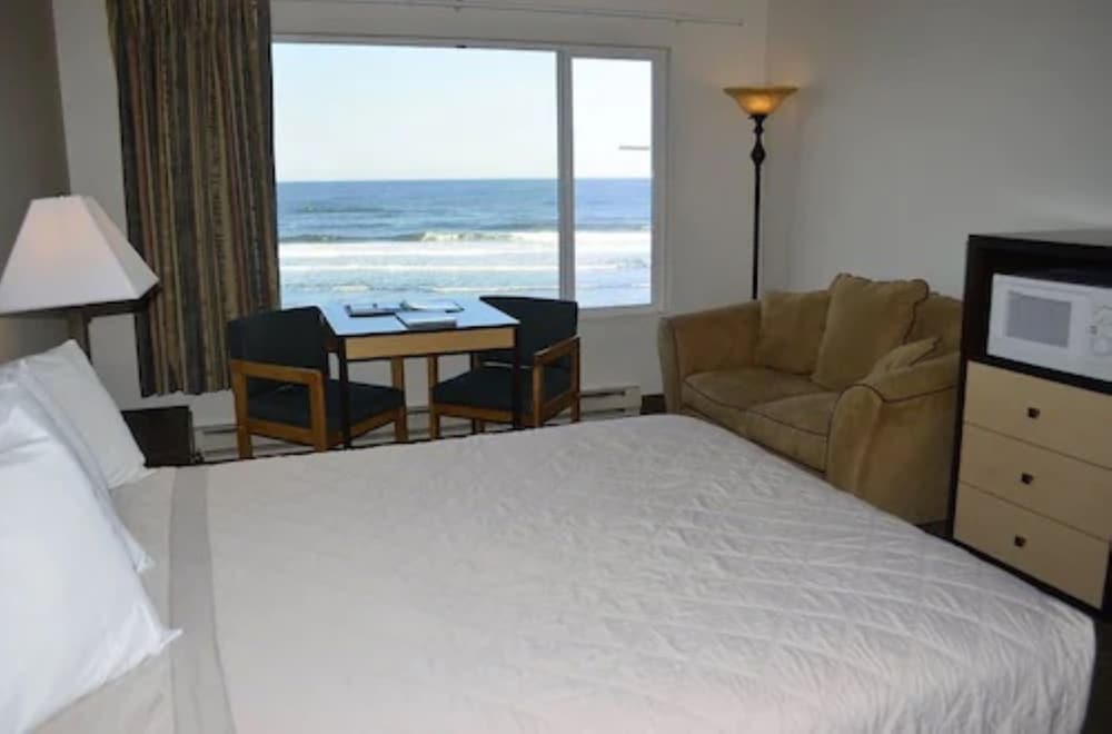 Standard Room, 1 Queen Bed, Oceanfront - Photo 1