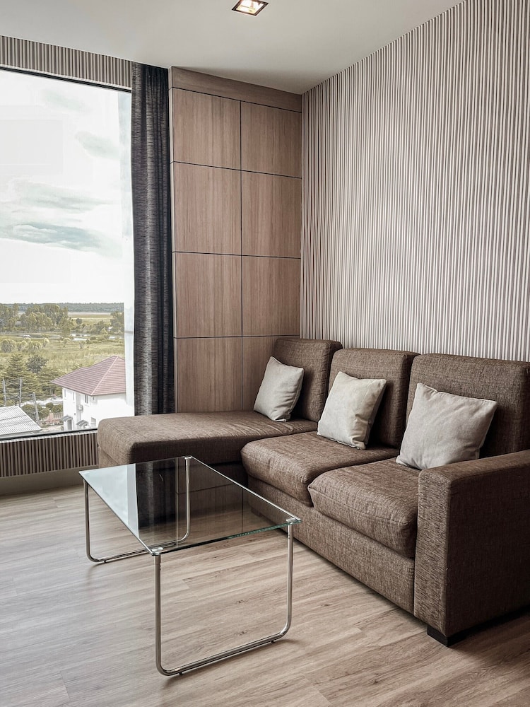The One Suite - Photo 9