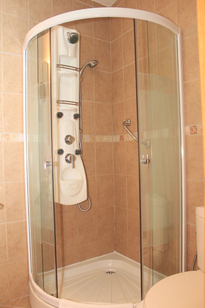 Suite, Park View