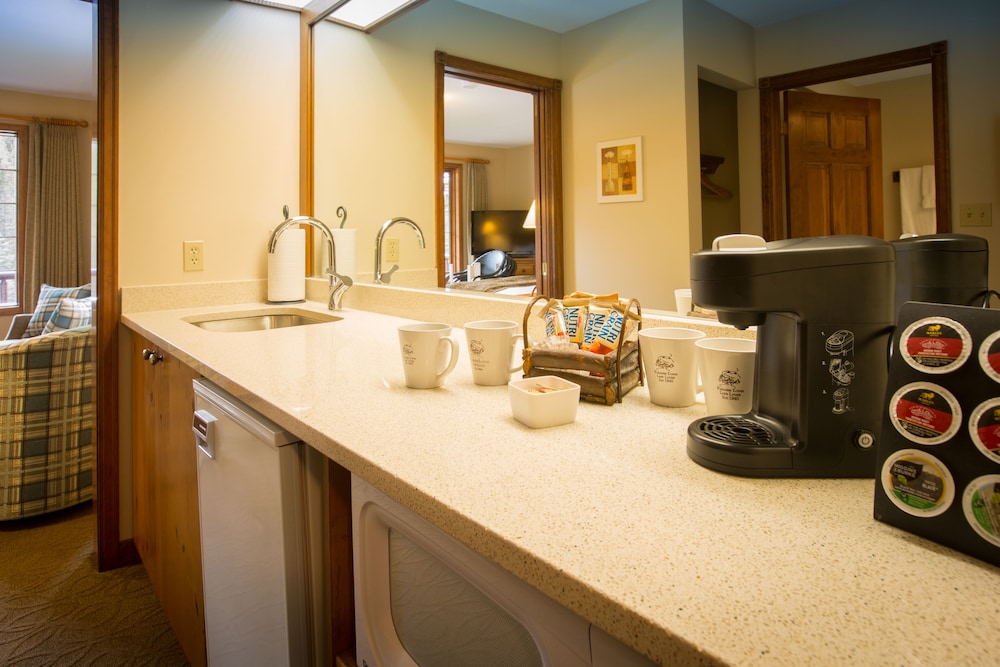 Saddleback Suite (Street Facing) photo 3