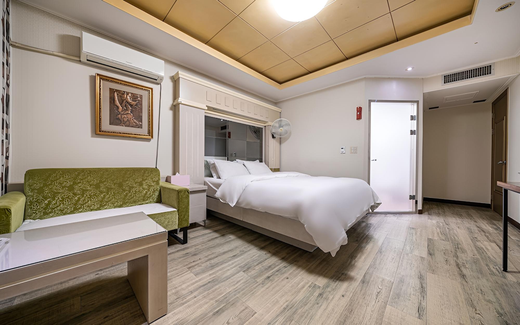 Room (Special Room) - Photo 15