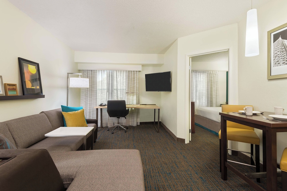 Suite, 1 Bedroom - Photo 1