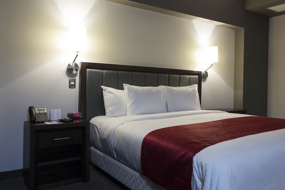 Standard Room, 1 King Bed, Non Smoking, Connecting Rooms photo 2