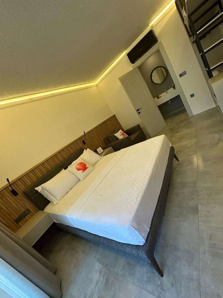 Deluxe Room - Photo 40