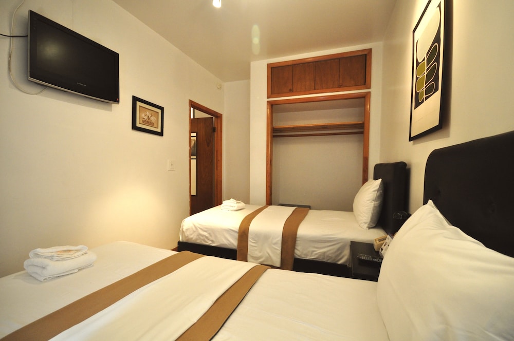 Shared Bathroom Economy Suite
