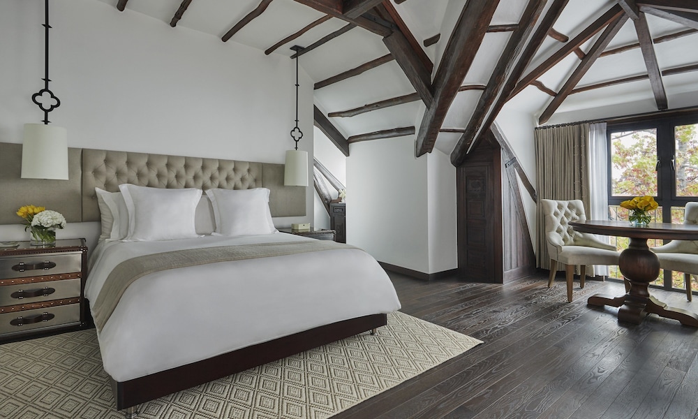 Grand Room, 1 King Bed