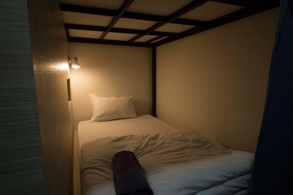 Bed in 8 Beds Male Dorm photo 3