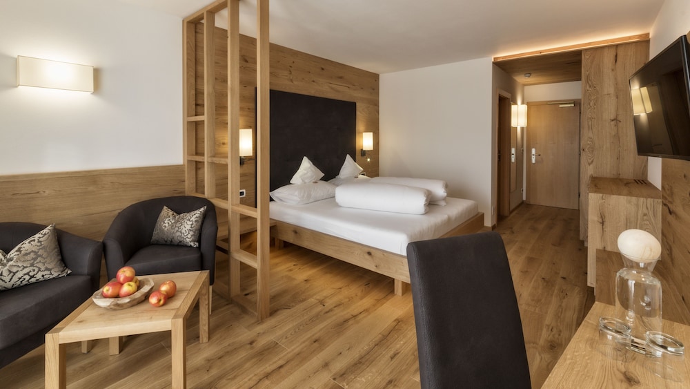 Deluxe Double Room (Golden Delicious)