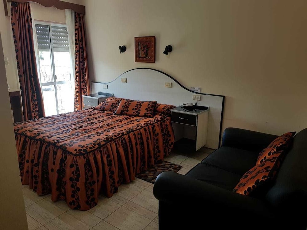 Triple Room, 3 Twin Beds, Private Bathroom photo 1
