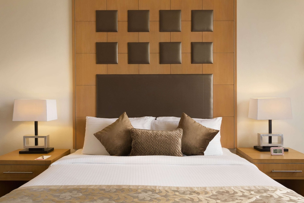 1 King Bed, Suite, Club Lounge Access, Non-Smoking photo 3