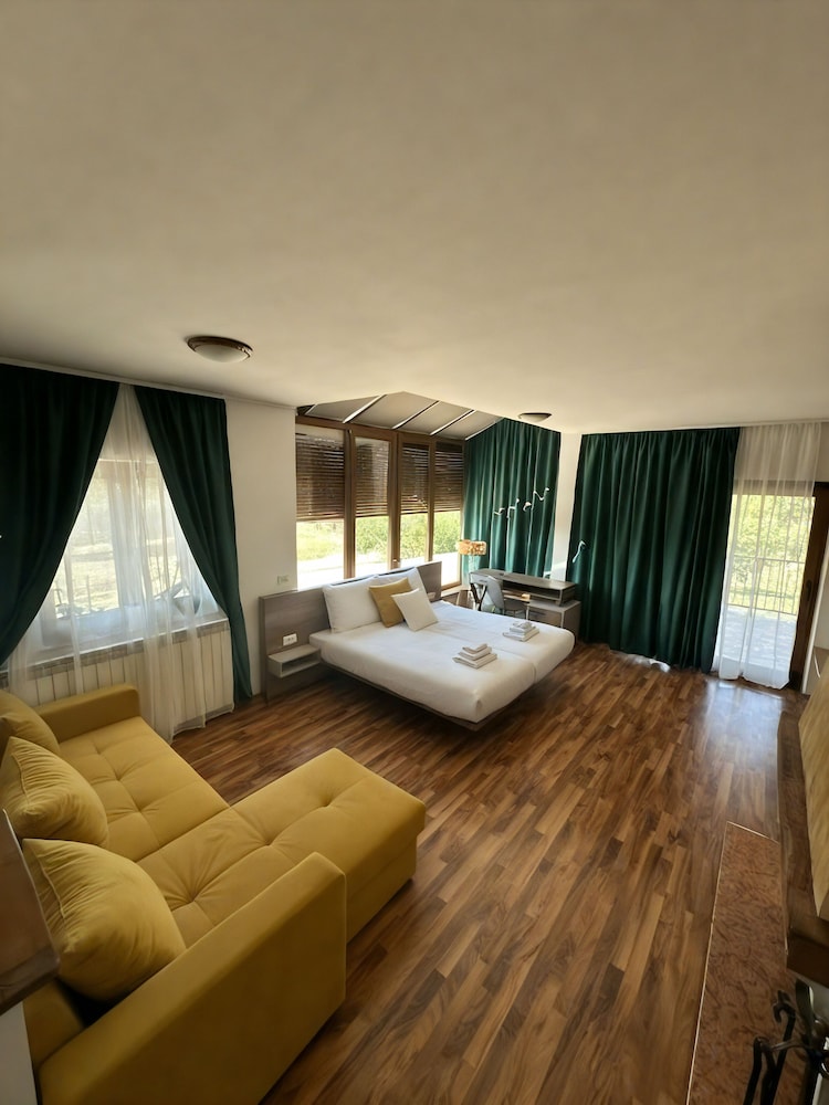 Deluxe Suite, Balcony, Garden View
